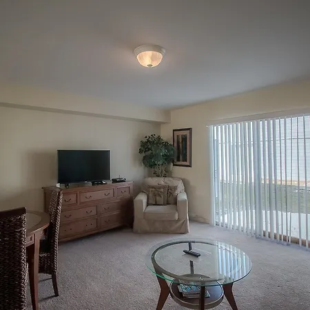 Oak Shores 138 - Two Bedroom Apartment